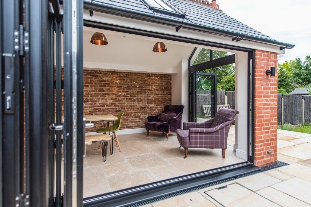 Sliding threshold and interior-exterior connection on Edwardian kitchen extension
