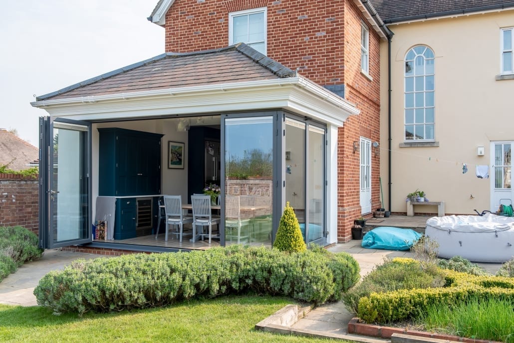 Corner bifold configuration with unobtrusive steel pillar supporting the first floor