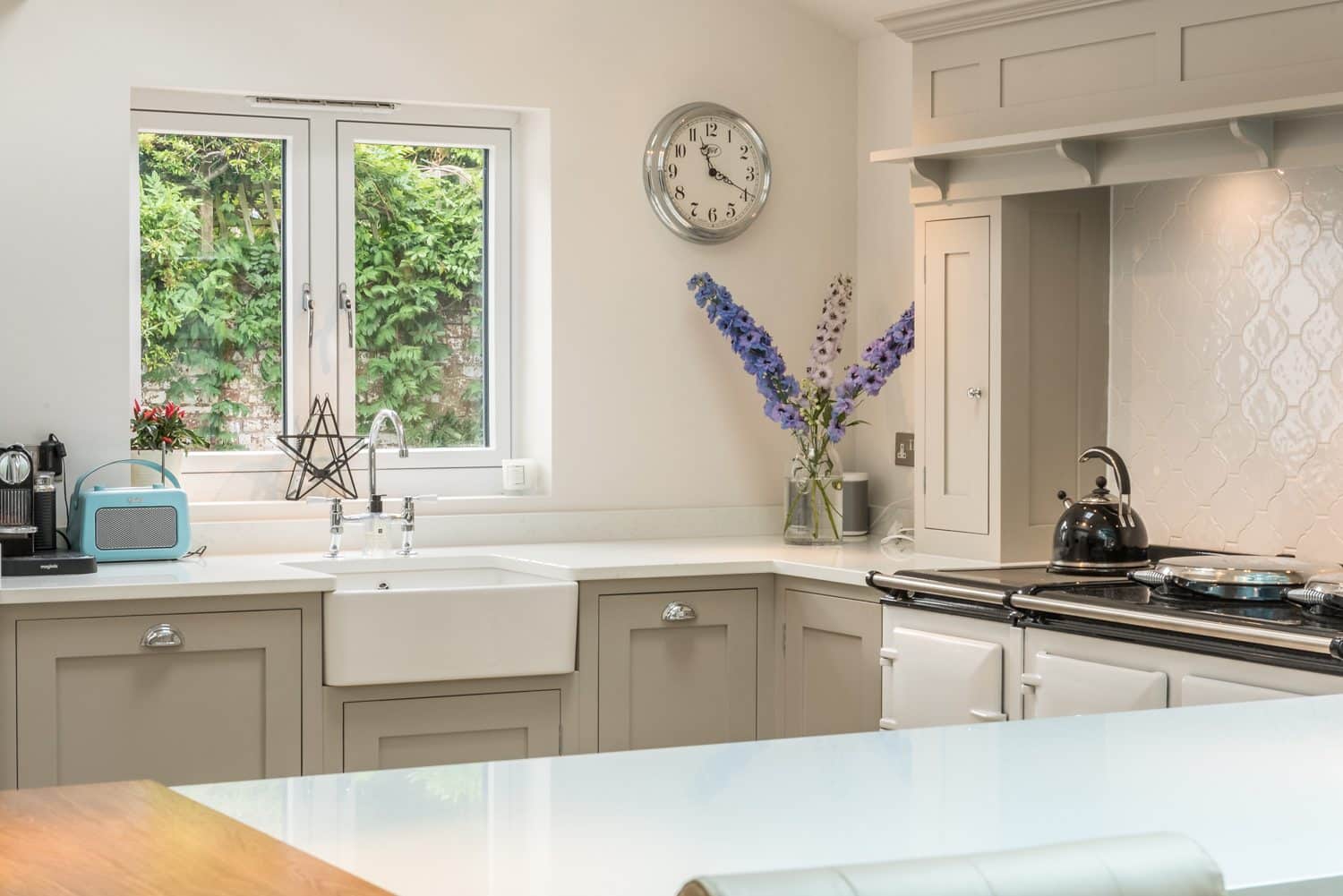 Lean-to extension connecting kitchen to outdoor space