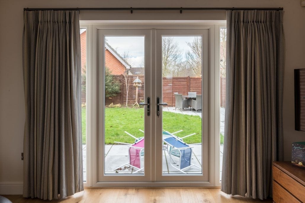 aïr sliding doors opening to garden on family room extension