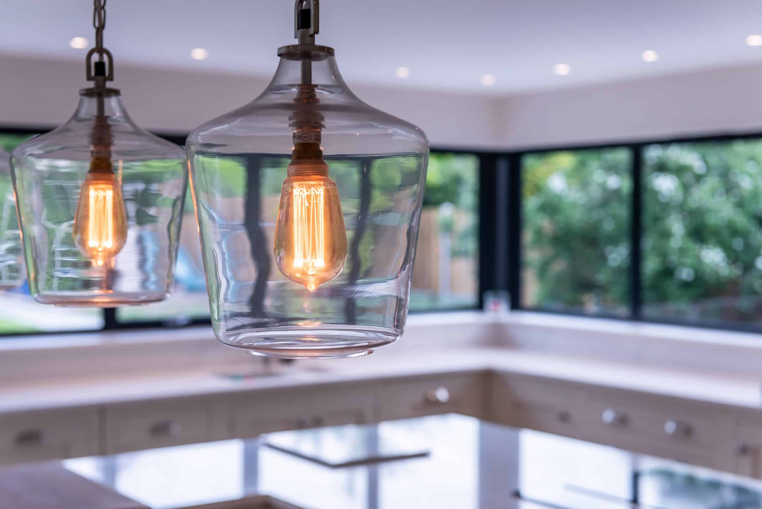 Smarts Alitherm 300 aluminium windows wrapping the corner of the kitchen