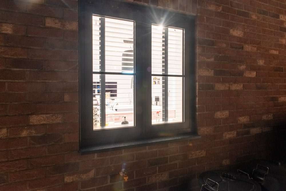 Three-part aluminium bi-folding doors with integral blinds in the kitchen-diner