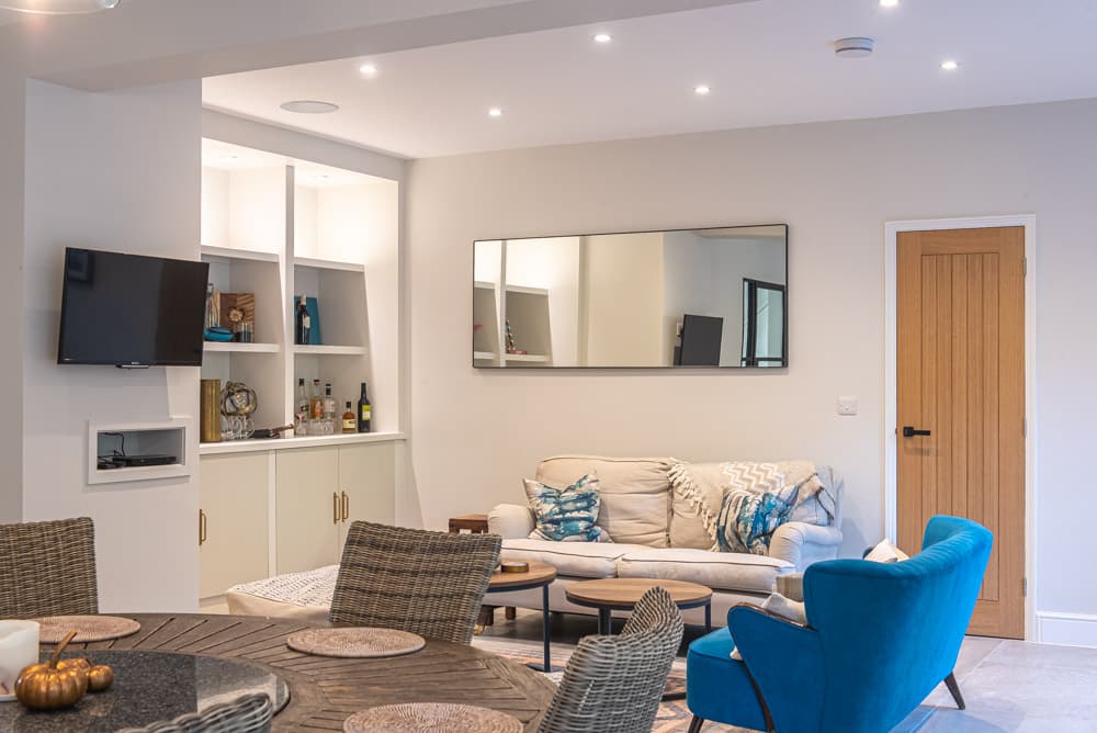 Aluspace single internal door screen with Matt Bronze Varese lever handle