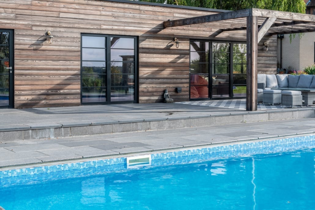 Dark slim glazing with face-fixed astragal bars on aïr bifold doors