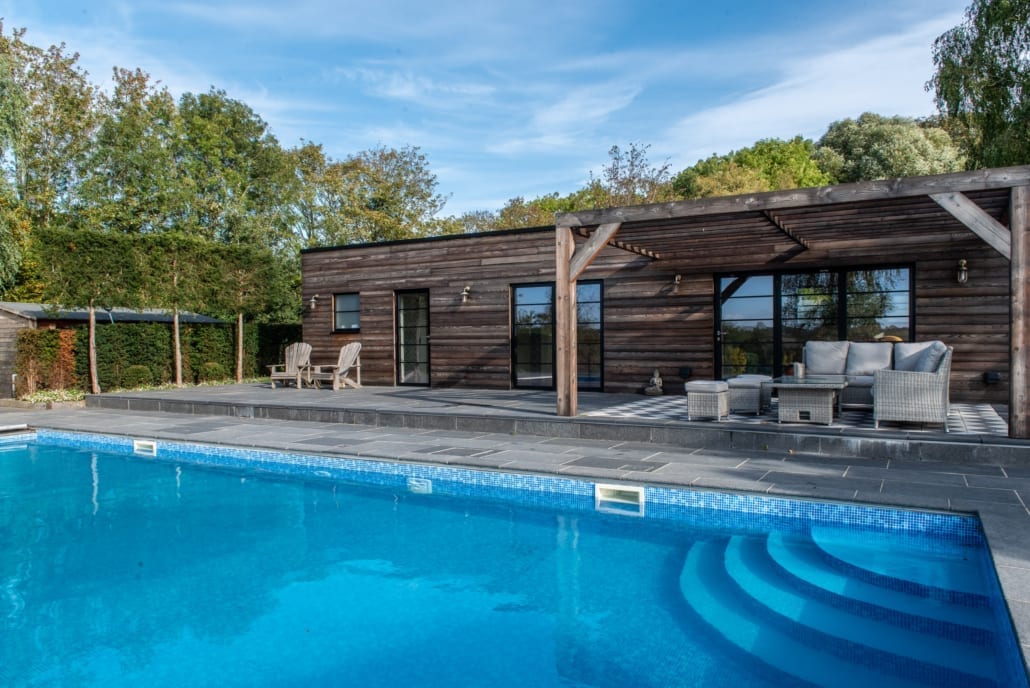aïr bifold doors and Smarts Heritage 47 windows perfectly matched on pool house