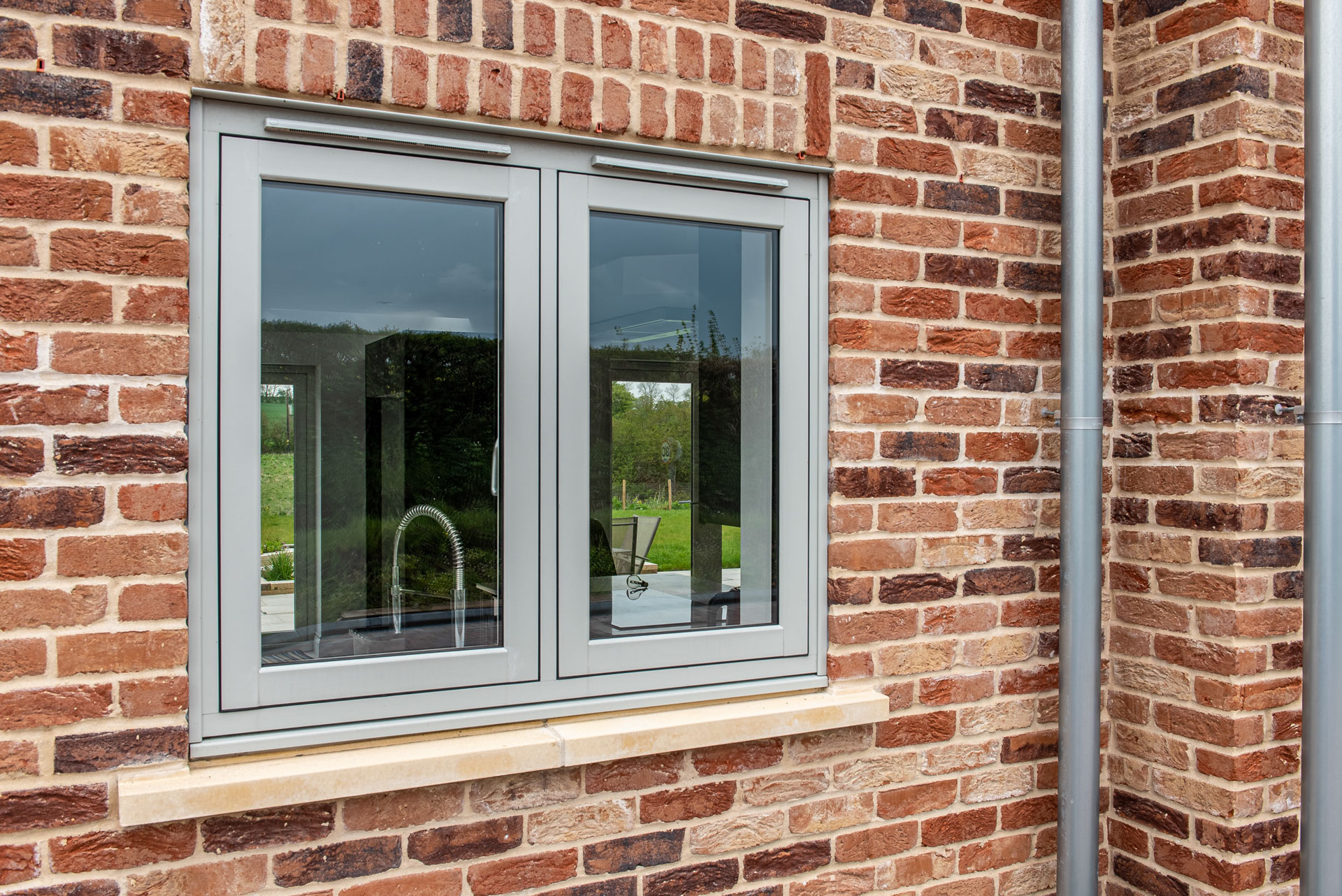 Flush casement windows